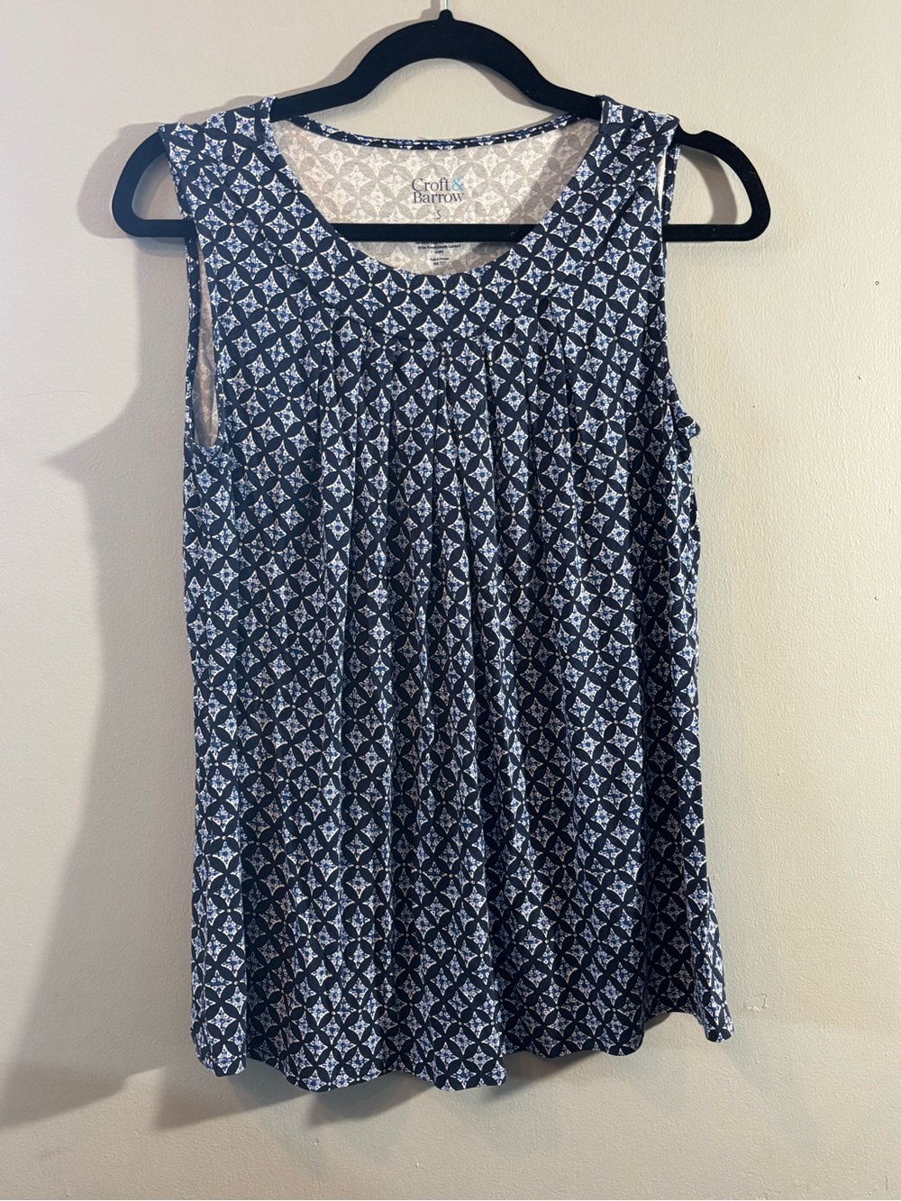 croft & barrow Navy and White Geometric Sleeveless Tank